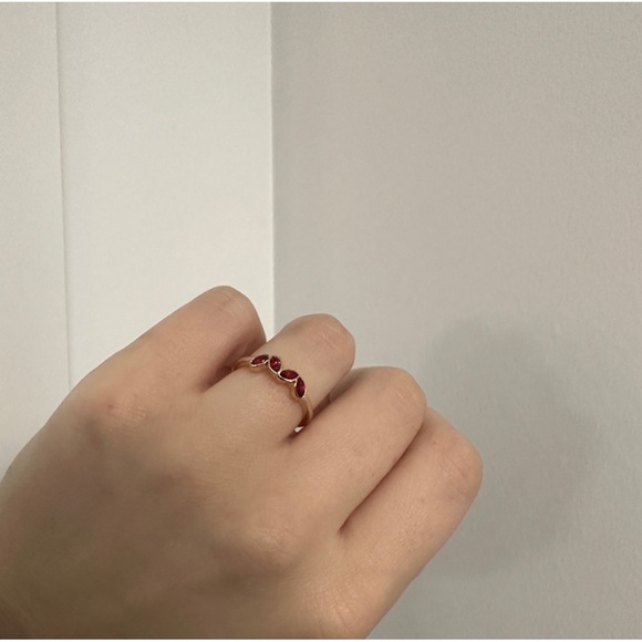 Costume Jewelry Ruby Red Gold Ring - Picture 2 of 2